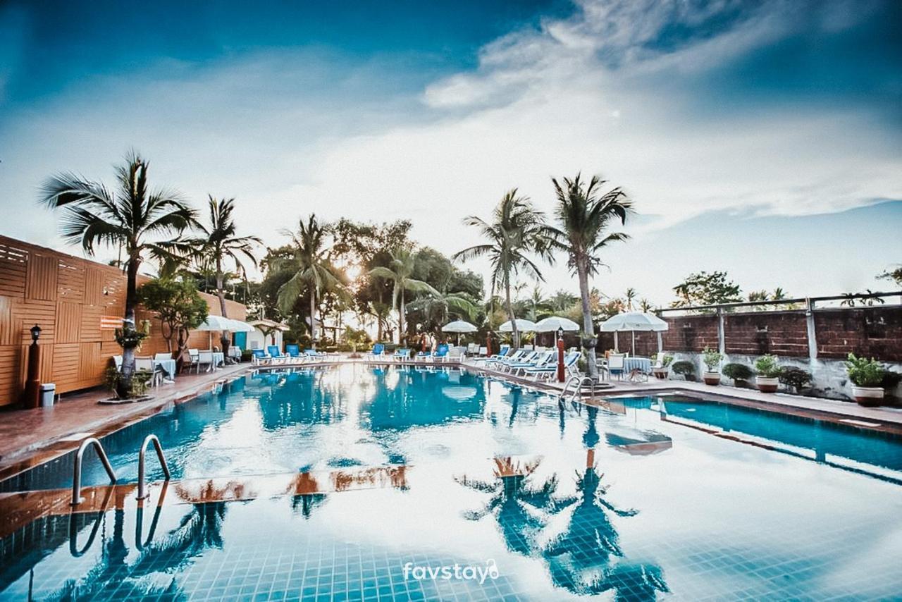 Twin Palms Suites And Residence Паттая Екстер'єр фото